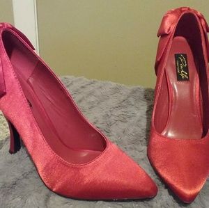 Pin up pumps